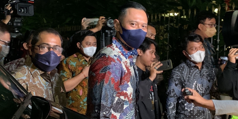 Disambut Prabowo Subianto, AHY dan Rombongan Tiba di Kertanegara