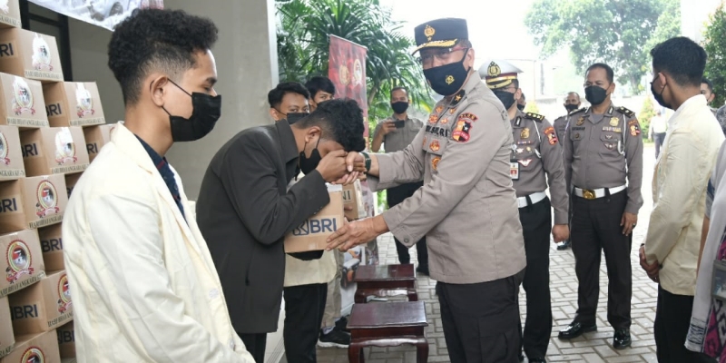 Rangkaian HUT Bhayangkara, Polri Berbagi Paket Sembako bersama Mahasiswa Perantauan Timur Indonesia