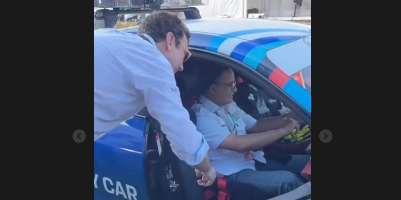 Ngebut Pakai Safety Car Formula E, Anies: Roller Coaster<i>!</i>