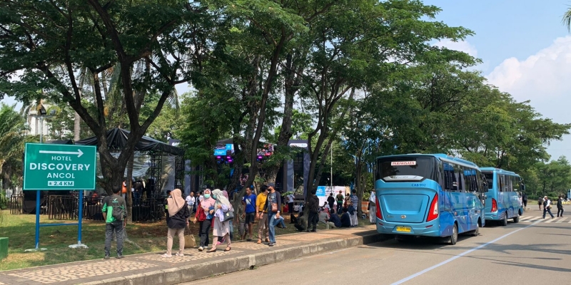 Bus Pariwisata <i>Standby</i> Antar-Jemput Pengunjung Formula E di Area Ancol