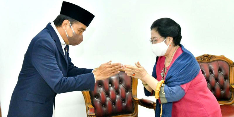 Puji Megawati sebagai Sosok Ibu, Jokowi Sedang Mainkan Politik Ular