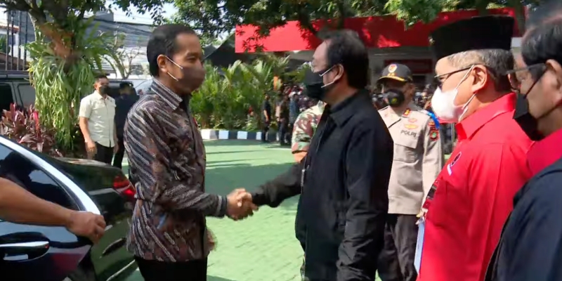 Tiba di Rakernas II PDIP, Jokowi Disambut Prananda