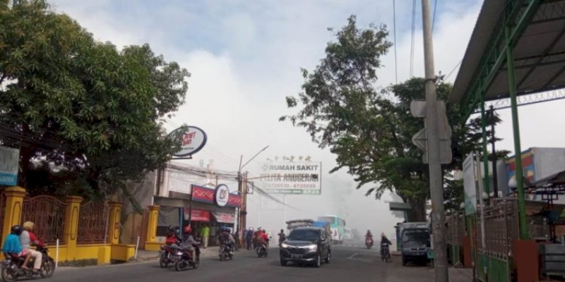 Asap Tebal Diduga Pestisida Selimuti Kota Semarang, Bikin Perih Mata dan Berbau Menyengat