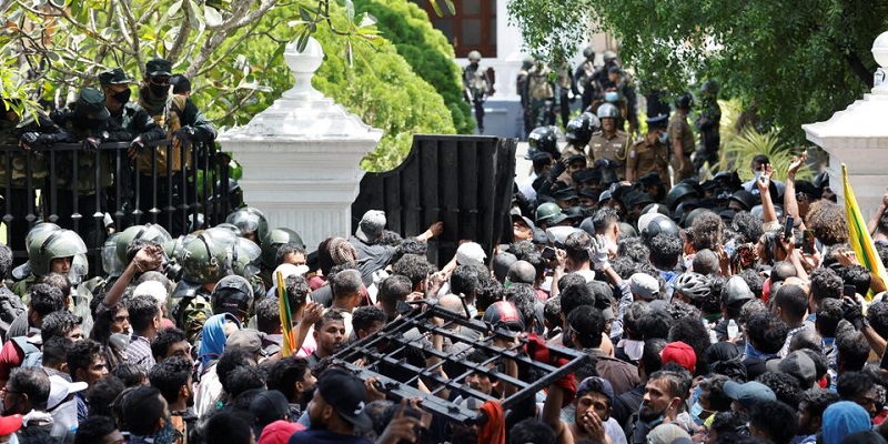 Ranil Wickremesinghe Tidak Kunjung Mundur, Ribuan Demontran Serbu Kantor PM Sri Lanka