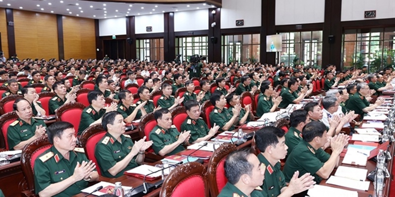 PM Pham Minh ChÃ­nh Imbau Agar Tentara Vietnam Tingkatkan Perlindungan Keamanan Nasional
