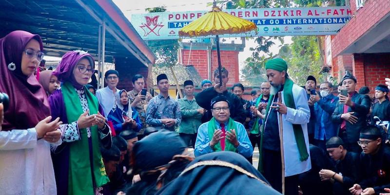 Rizal Ramli Dianugerahi Gelar Adat “Rama Praditya”
