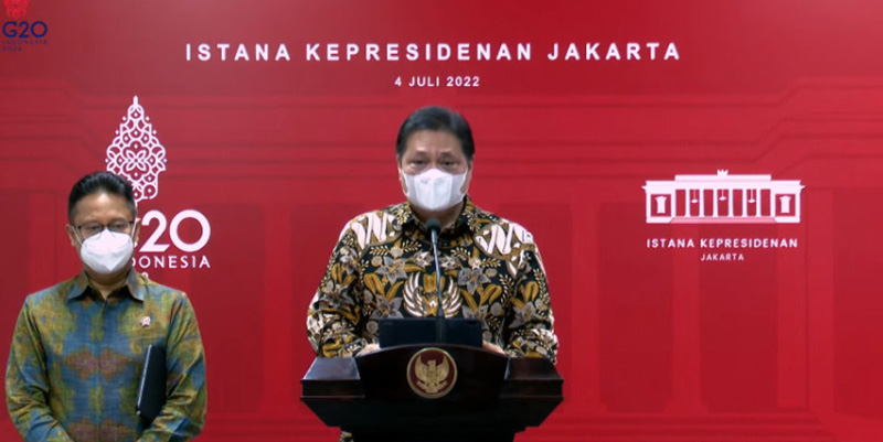 Sampaikan Perintah Jokowi, Airlangga: Vaksin Booster Harus Jadi Syarat Perjalanan