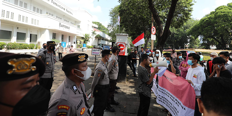 Demo di Bapennas, Komasi Minta Jokowi Copot Suharso Monoarfa