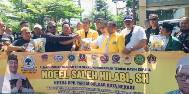 Partai Golkar Bagikan Hewan Kurban dan Beras Bersama Ormas di Kota Bekasi
