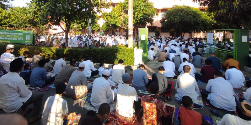 Warga Muhammadiyah Ciputat Khidmat Shalat Ied di Lapangan Ruhama Labschool