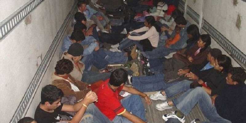 Diselundupkan dari Meksiko, 98 Migran Tak Berdokumen Ditemukan dalam Truk Terkunci