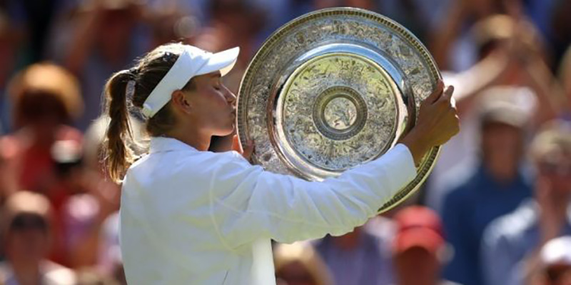 Tundukkan Ons Jabeur, Rybakina Jadi Juara Baru Wimbledon