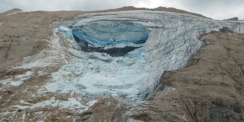 Gletser Besar di Pegunungan Alpen Longsor, Enam Orang Tewas