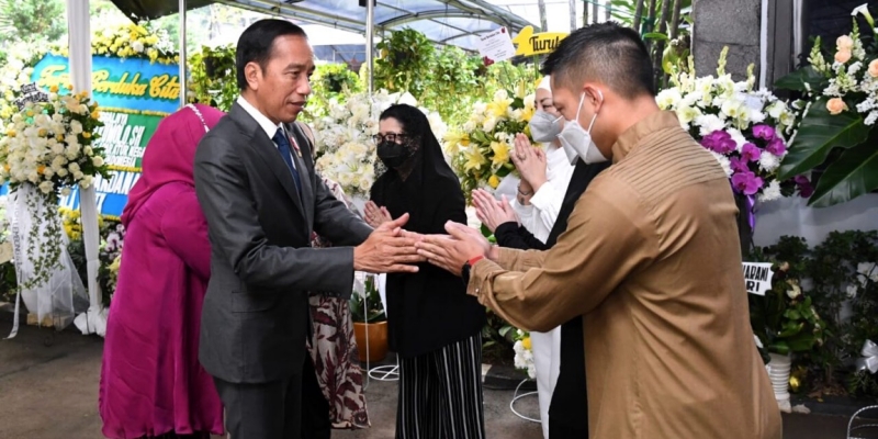 Tiba di Indonesia, Jokowi dan Iriana Langsung Takziah ke Kediaman Almarhum Tjahjo Kumolo