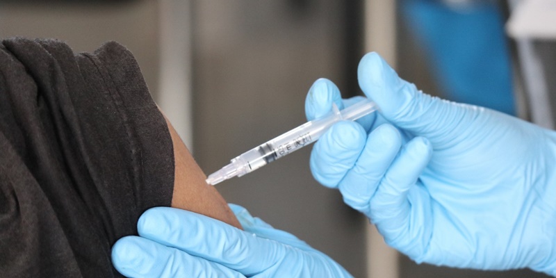 Epidemiolog Griffith University Australia Nilai Vaksin Booster Tak Efektif Redakan Covid