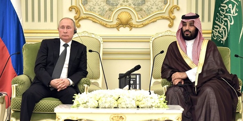 Lewat Telepon Putin dan Pangeran Saudi Bahas Situasi Pasar Minyak dan Krisis Suriah