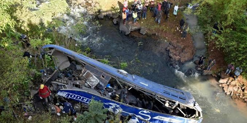 Korban Bus Jatuh di Kenya, Bertambah Menjadi 34 Korban