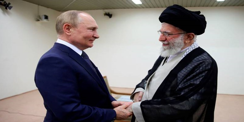 Di Teheran, Putin Dapat Dukungan Kuat dari Khamenei atas Invasinya di Ukraina