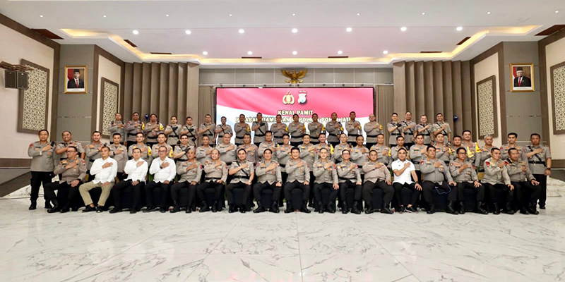 Kapolda Jatim Resmi Lantik Dirlantas dan Karumkit Bhayangkara Tk.II Jatim serta 12 Kapolres Jajaran