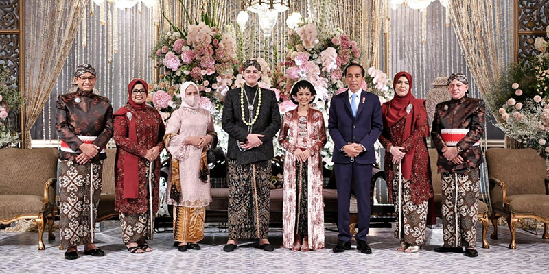 Presiden Joko Widodo saat menghadiri resepsi pernikahan putri Anies Baswedan/Ist