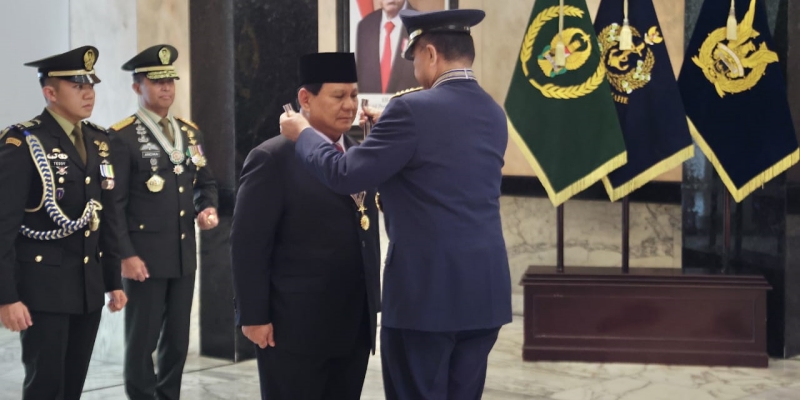 Prabowo Subianto Terima Empat Bintang Kehormatan Utama dari Panglima TNI