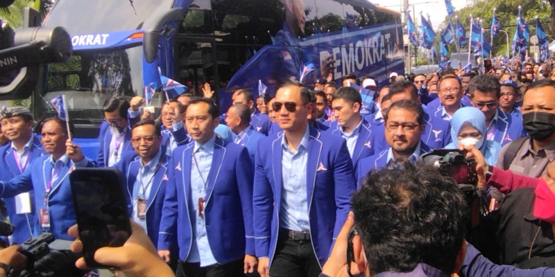 Daftar Pemilu, AHY Jalan Kaki Bersama Rombongan Elite Demokrat ke KPU