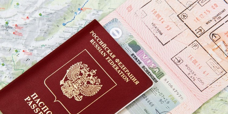 Larangan Visa untuk Semua Orang Rusia Membawa Eropa dalam Dilema