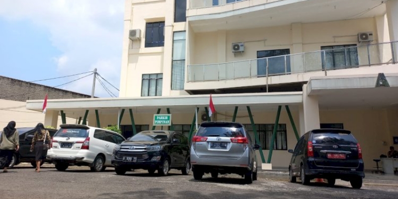 4 Mobil Diduga Penyidik KPK Nongkrong di Fakultas Kedokteran Unila