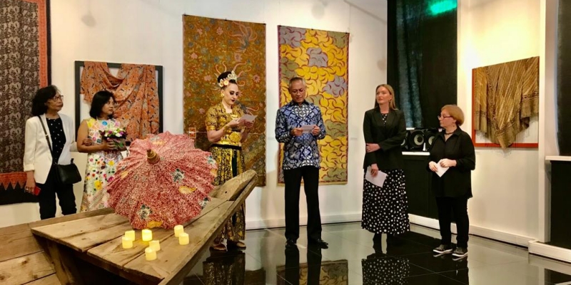 Meriahkan HUT ke-77 RI, KBRI Moskow Gelar Pameran Batik di Rusia