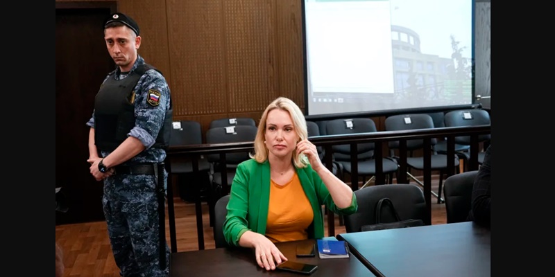 Jurnalis Ovsyannikova Didakwa Menyebarkan Informasi Palsu tentang Tentara Rusia