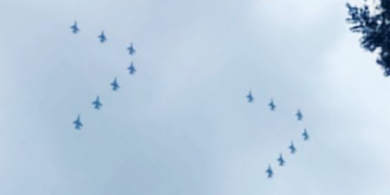 Atraksi udara TNI AU dalam perayaan HUT ke-77 Republik Indonesia di langit Jakarta/RMOLJakarta
