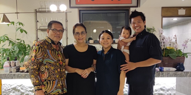 Duta Besar Indonesia untuk Beijing Djauhari Oratmangun dan Ibu Sih Elsiwi Handayani Oratmangun berkesempatan mencicipi hasil olahan masakan dari Chef Addison Liew/Ist