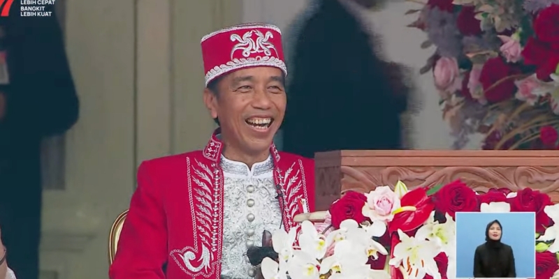 Presiden Joko Widodo tertawa mendengarkan penyanyi cilik, Farel Prayoga menyanyikan lagu 