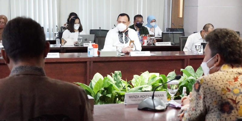 Tingkatkan Pemberantasan Korupsi di Sektor Jasa Keuangan, Firli Bahuri Terima Kunjungan Dewan Komisioner OJK