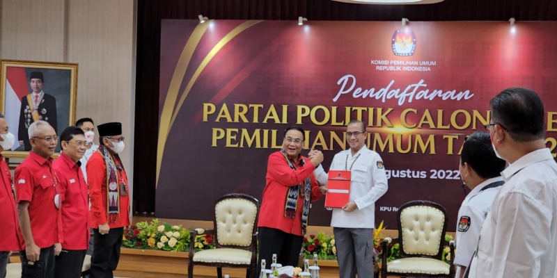 Bukan Megawati, Sekjen dan Ketua Bapilu PDIP Mendaftar ke KPU RI
