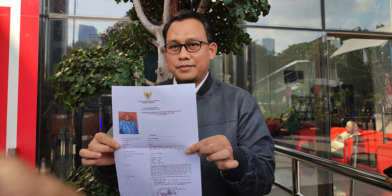 Jadi Buronan, KPK Beberkan Foto dan Identitas Bupati Ricky Ham Pagawak