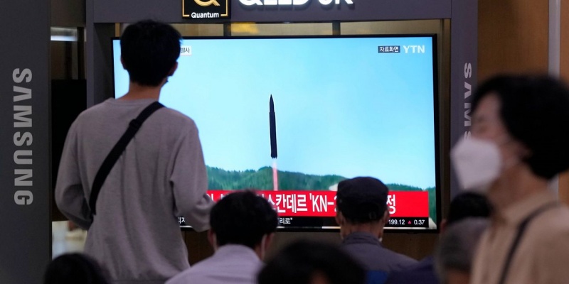 Korea Utara Uji Tembak Rudal ke Perairan Timur Korsel Ketika Wapres AS dalam Perjalanan ke Seoul