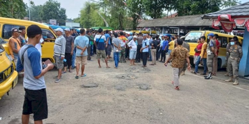 Buntut BBM Naik, Puluhan Sopir Demo Menuntut Kenaikan Tarif Angkot