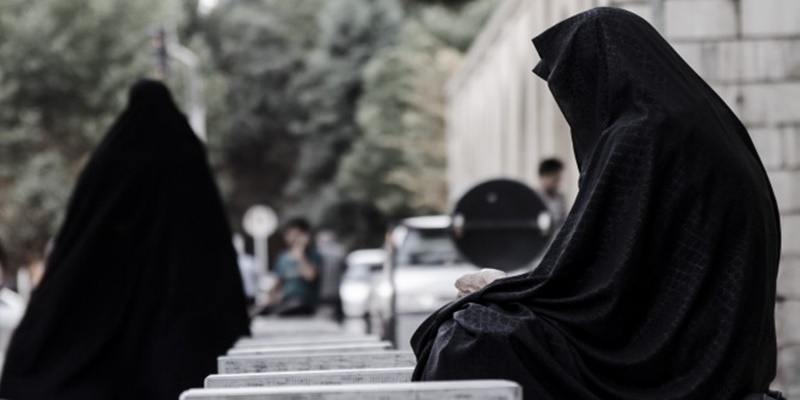 Perempuan Iran Meninggal Dunia Setelah Ditahan karena Tidak Pakai Hijab