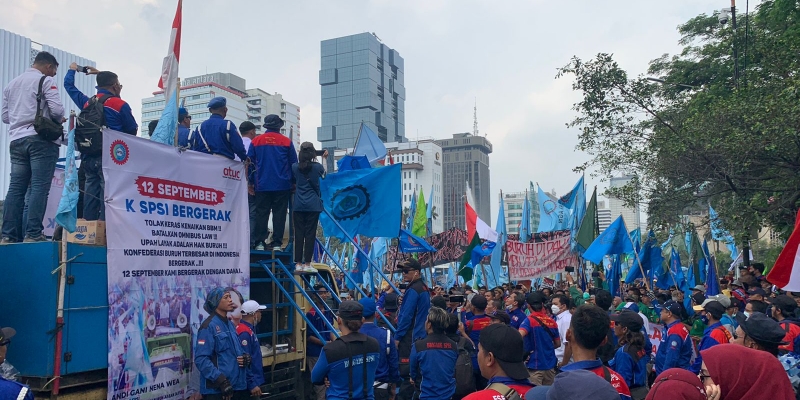 Ratusan Buruh Demo Tolak BBM, Massa 