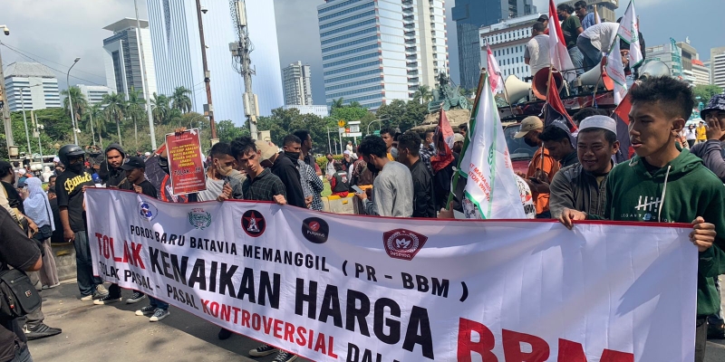 Makin Ramai, Puluhan Orang Kelompok Poros Baru Demo di Sebelah GNPR