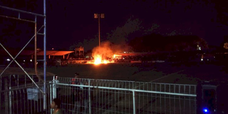 Kecewa Laga Persiraja Vs PSMS Ditunda Karena Lampu Mati, Suporter Nekat Bakar Stadion
