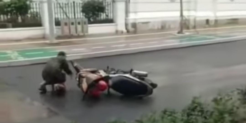Viral Pengendara Berjatuhan di Kota Tua, Anies Baswedan: Jalan Didesain Bukan untuk Motor