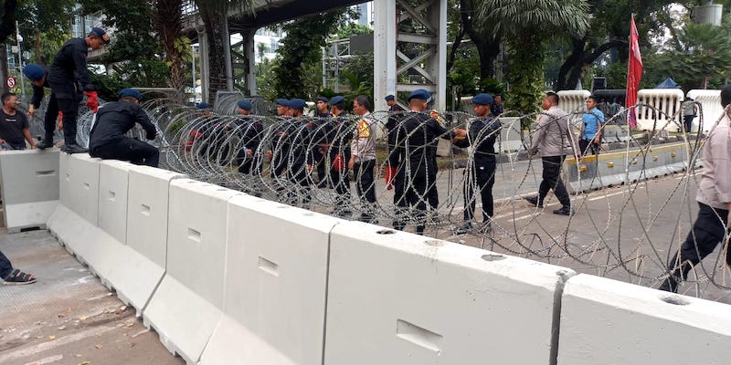 Barrier beton polisi dan demonstran berukuran baru di Jakarta/RMOLJakarta