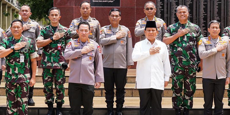 Menhan dan Kapolri Sepakat TNI-Polri Berperan Penting Jaga NKRI