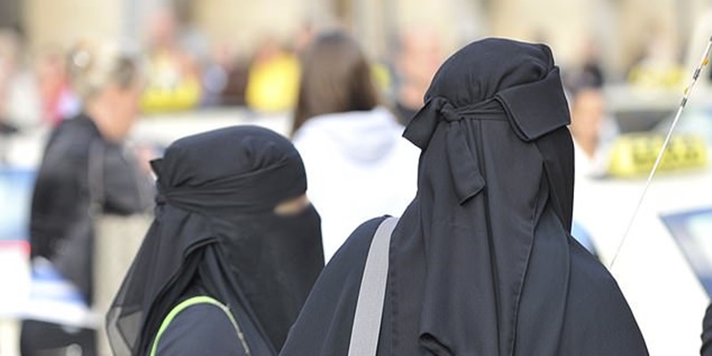 Dewan Kota Amsterdam Desak Pemerintah Belanda Cabut Larangan Burka untuk Wanita Muslim
