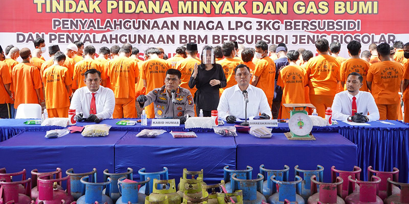 Polda Riau Bekuk Komplotan Pengoplos LPG Bersubsidi