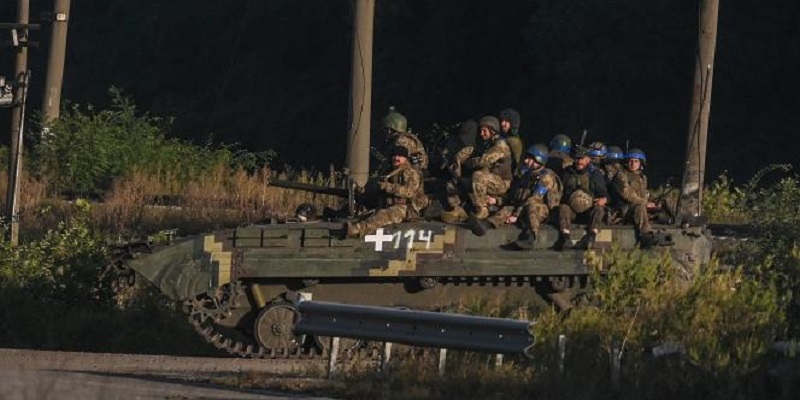 Serangan Balasan Ukraina Makin Intens, Tentara Rusia Angkat Kaki dari Kharkiv