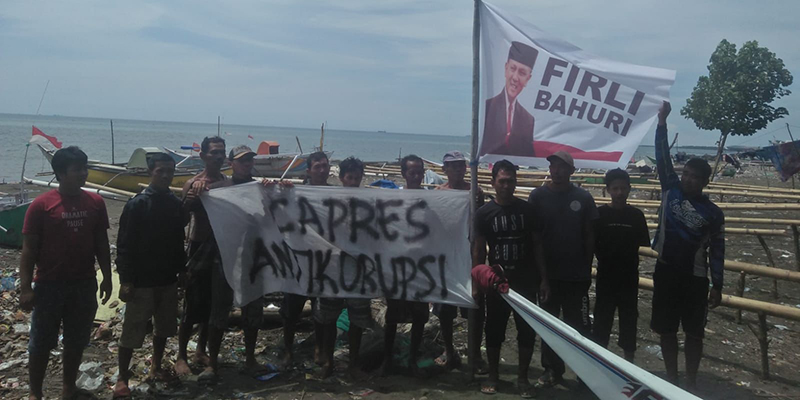 Ingin Capres Antikorupsi, Nelayan Banggai Kibarkan Bendera Bergambar Firli Bahuri