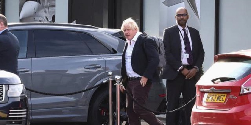 Buru-buru Akhiri Liburan di Karibia, Boris Johnson Siap Pimpin Inggris Lagi?